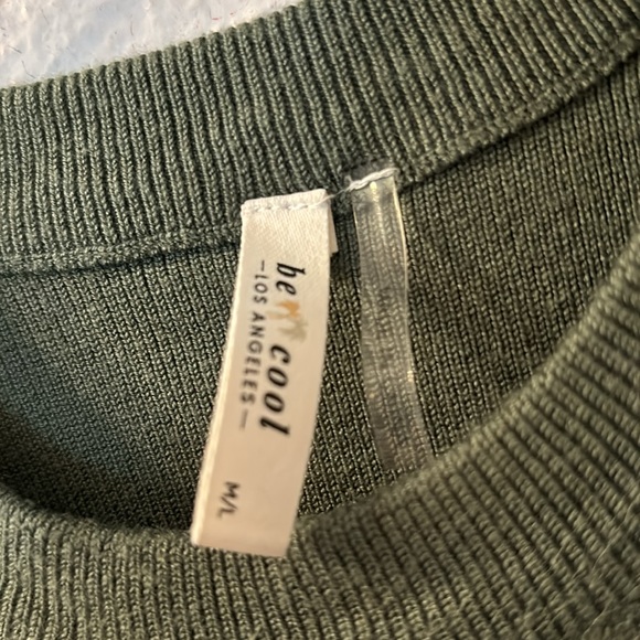 Be Cool tank top sweater size M/L - Picture 2 of 4
